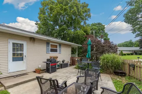 Exterior - 1205 Robin Rd, Dixon, IL 61021 photo 5 of 8