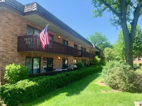 8200 Woodglen Ln #208, Downers Grove, IL 60516