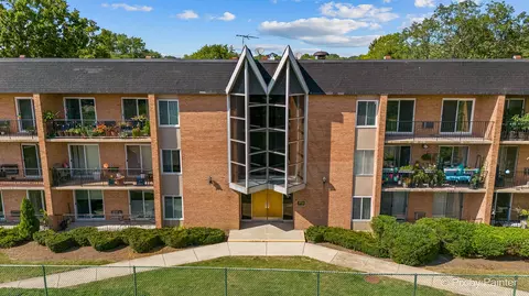 1056 N Mill St #304, Naperville, IL 60563