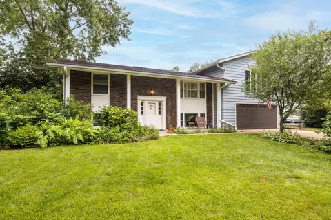 28 Ashlawn Ave, Oswego, IL 60543