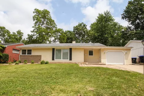 11 Riser Ave, Bloomington, IL 61701