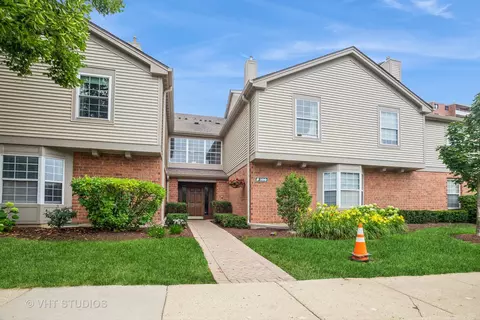 100 White Oak Ct #7, Schaumburg, IL 60195