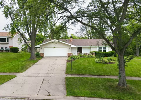 21 W554 Mayfield Ct, Glen Ellyn, IL 60137