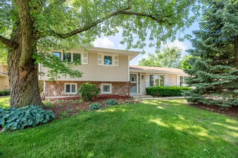 505 Janine Ln, Schaumburg, IL 60193