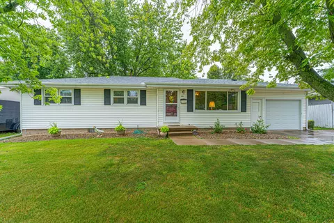104 N 4th St, Roanoke, IL 61561