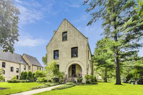 50 Macarthur Loop, Highland Park, IL 60035