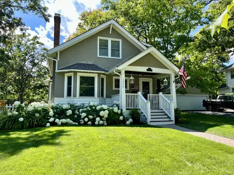 1066 Griffith Rd, Lake Forest, IL 60045
