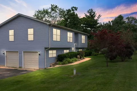 2611 Drucker Ln, Mchenry, IL 60051