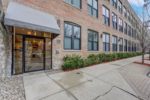 1760 W Wrightwood Ave #313, Chicago, IL 60614