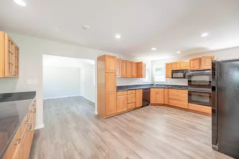 Kitchen - 17745 Clyde Ave, Lansing, IL 60438 photo 1 of 2
