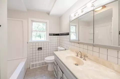 Bath - 17745 Clyde Ave, Lansing, IL 60438 photo 1 of 2