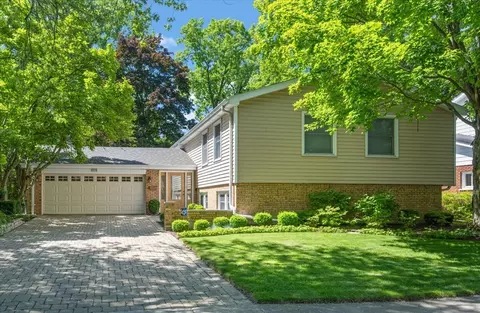 1110 Bob O Link Rd, Highland Park, IL 60035