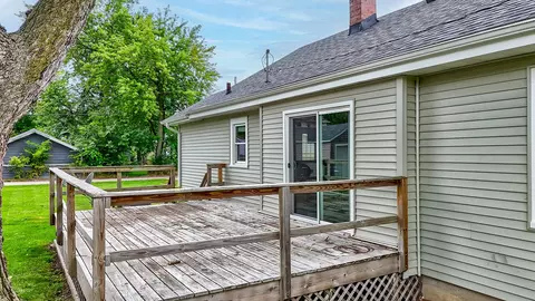 Exterior - 429 3rd Ave, Ottawa, IL 61350 photo 3 of 3