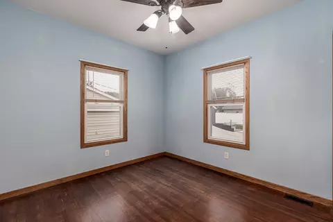 Bedroom - 429 3rd Ave, Ottawa, IL 61350 photo 1 of 2