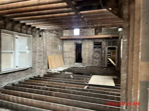 Entry Way - 6814 S Champlain Ave, Chicago, IL 60637 photo 2 of 3