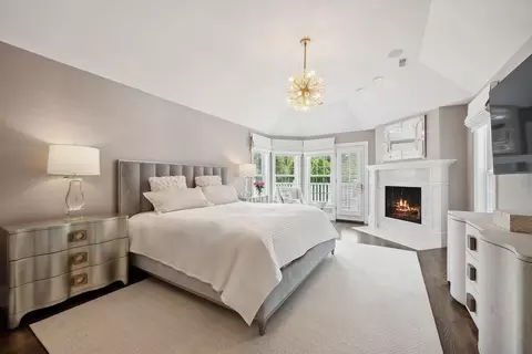 Bedroom - 502 Willow Rd, Winnetka, IL 60093 photo 1 of 3