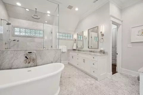 Bath - 502 Willow Rd, Winnetka, IL 60093 photo 2 of 3