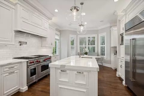 Kitchen - 502 Willow Rd, Winnetka, IL 60093 photo 2 of 4