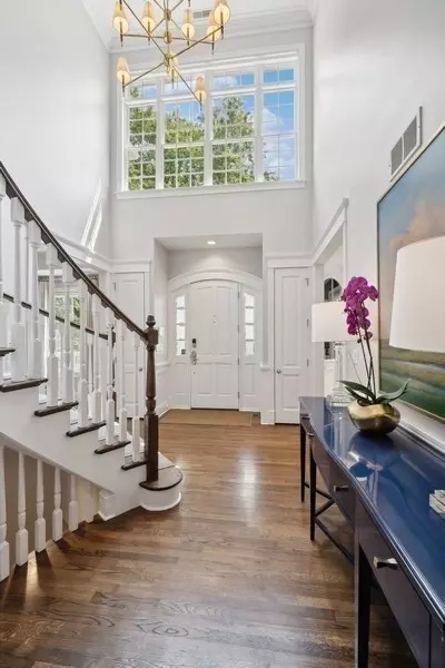 Entry Way - 502 Willow Rd, Winnetka, IL 60093 photo 2 of 5