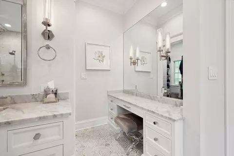 Bath - 502 Willow Rd, Winnetka, IL 60093 photo 3 of 3