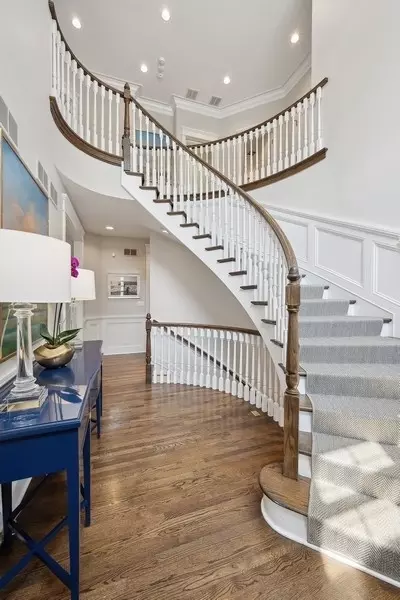 Entry Way - 502 Willow Rd, Winnetka, IL 60093 photo 5 of 5