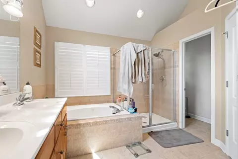 Bath - 1018 Timber Edge Dr, Morris, IL 60450 photo 3 of 3