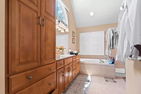 Bath - 1018 Timber Edge Dr, Morris, IL 60450 photo 2 of 3