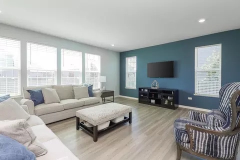 Living - 3613 Eldorado Rd, Elgin, IL 60124 photo 1 of 1