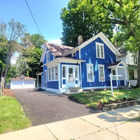566 Park St, Elgin, IL 60120