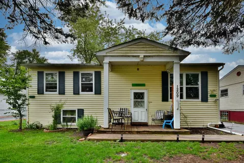 1209 Villa Vista Dr, Round Lake Beach, IL 60073