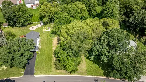 139 Pembroke Rd SW, Poplar Grove, IL 61065