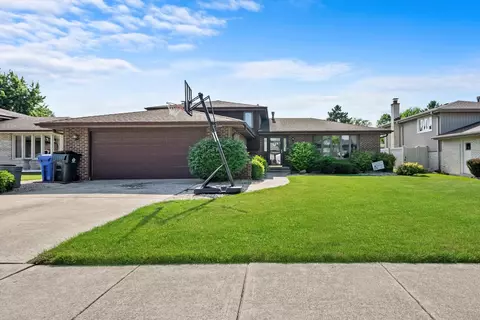 7442 Blackstone Ave, Justice, IL 60458