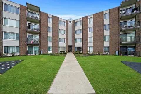 140 W Wood St #308, Palatine, IL 60067