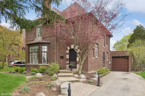 294 Dickens St, Northfield, IL 60093