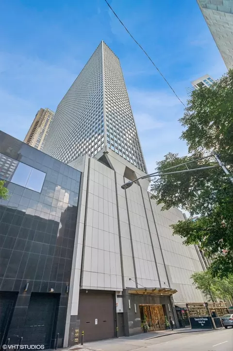 111 E Chestnut St #19C, Chicago, IL 60611