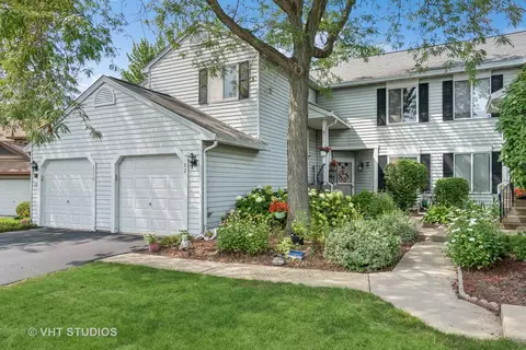 2470 Brunswick Cir #B1, Woodridge, IL 60517