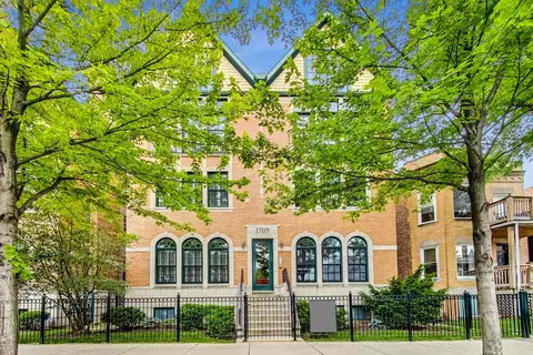 1709 W Foster Ave #3E, Chicago, IL 60640
