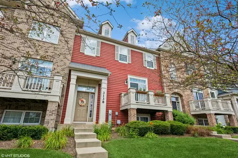 3138 Gansett Pkwy, Elgin, IL 60124