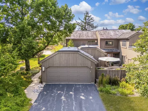 234 Thornhill Ln, Lake Barrington, IL 60010