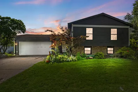 2312 Kingston Dr, Wheaton, IL 60189