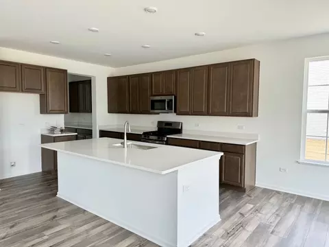 Kitchen - 332 W Point Cir, Algonquin, IL 60102 photo 1 of 4