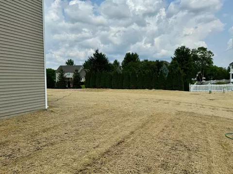 Exterior - 332 W Point Cir, Algonquin, IL 60102 photo 2 of 8