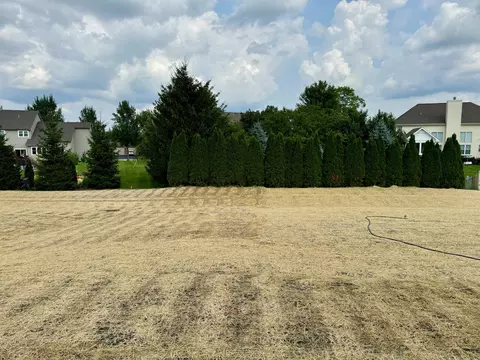 Exterior - 332 W Point Cir, Algonquin, IL 60102 photo 4 of 8