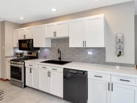 Kitchen - 6536 Cedar Rd, Oak Forest, IL 60452 photo 2 of 2