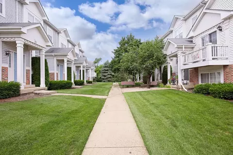 324 Holiday Ln #324, Hainesville, IL 60073