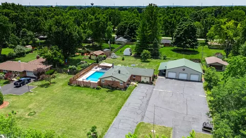 12 N Cypress Dr, Bristol, IL 60512