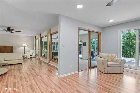 Living - 890 Woodlea Rd, Kankakee, IL 60901 photo 3 of 4