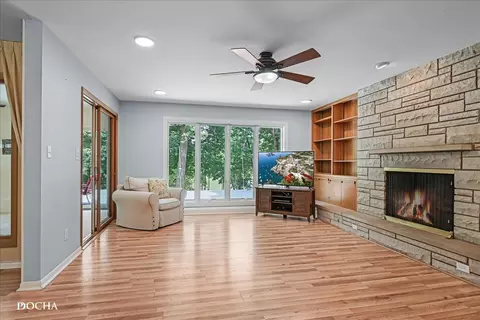 Living - 890 Woodlea Rd, Kankakee, IL 60901 photo 2 of 4