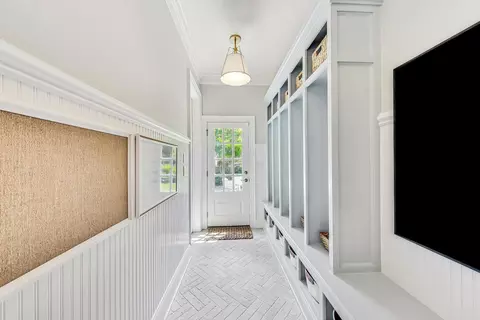 Entry Way - 401 E Center Ave, Lake Bluff, IL 60044 photo 4 of 4