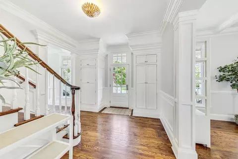Entry Way - 401 E Center Ave, Lake Bluff, IL 60044 photo 1 of 4